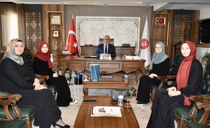 BİLECİK İL MÜFTÜLÜĞÜ TARAFINDAN UMREYE GÖNDERİLEN ÜNİVERSİTE ÖĞRENCİLERİ YURDA DÖNDÜ