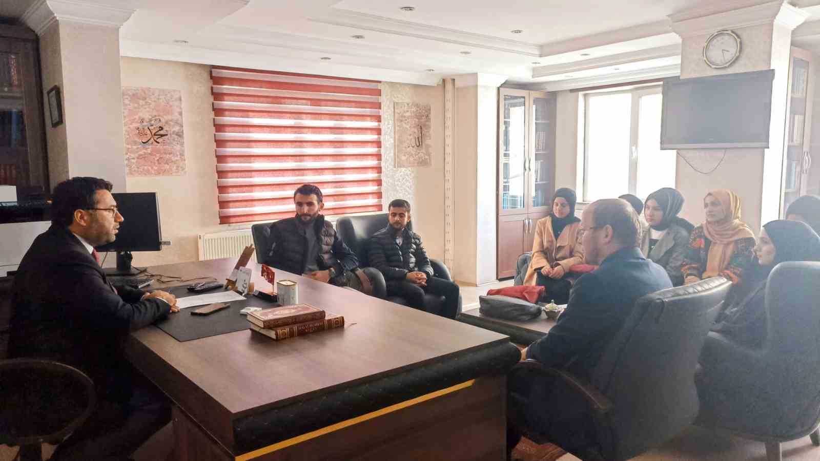DİYANET İŞLERİ BAŞKANLIĞININ “GENÇLİĞE DEĞER” PROJESİ ÇERÇEVESİNDE HAKKARİ'DE ÜNİVERSİTE OKUYAN