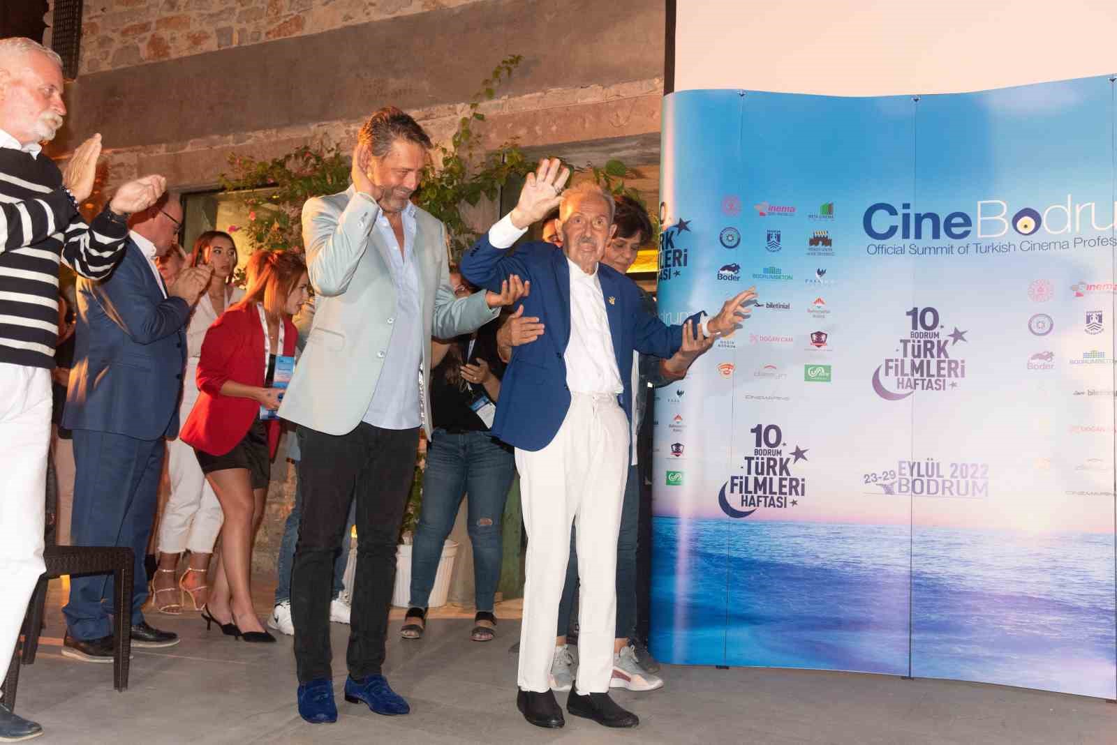 ÜNLÜ CAZ SANATÇISI İLHAM GENCER 98 YAŞINDA BODRUM'DA HAYATINI KAYBETTİ.