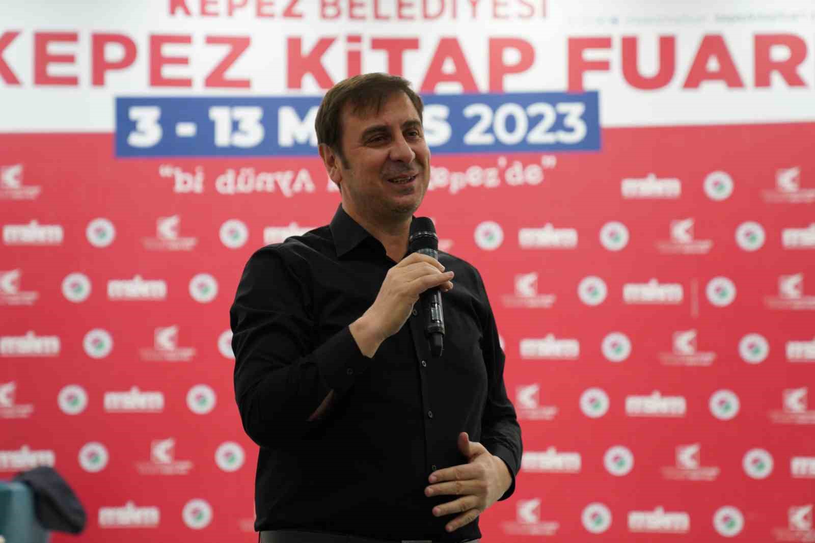 EĞİTİMCİ YAZAR ZEKERİYA ELİFOĞLU, 5. KEPEZ KİTAP FUARI’NDA SEVENLERİ İLE