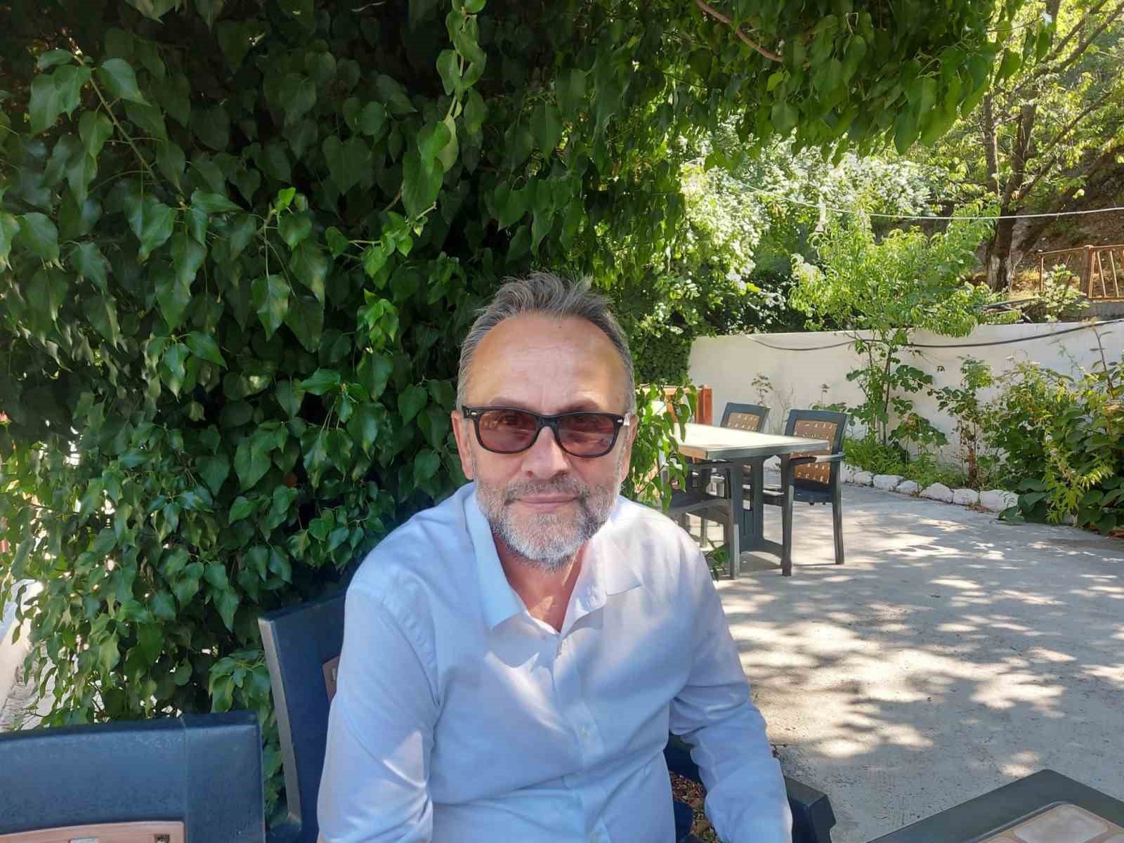 ÜNLÜ YÖNETMEN İSMAİL GÜNEŞ SALDIRIYA UĞRADI