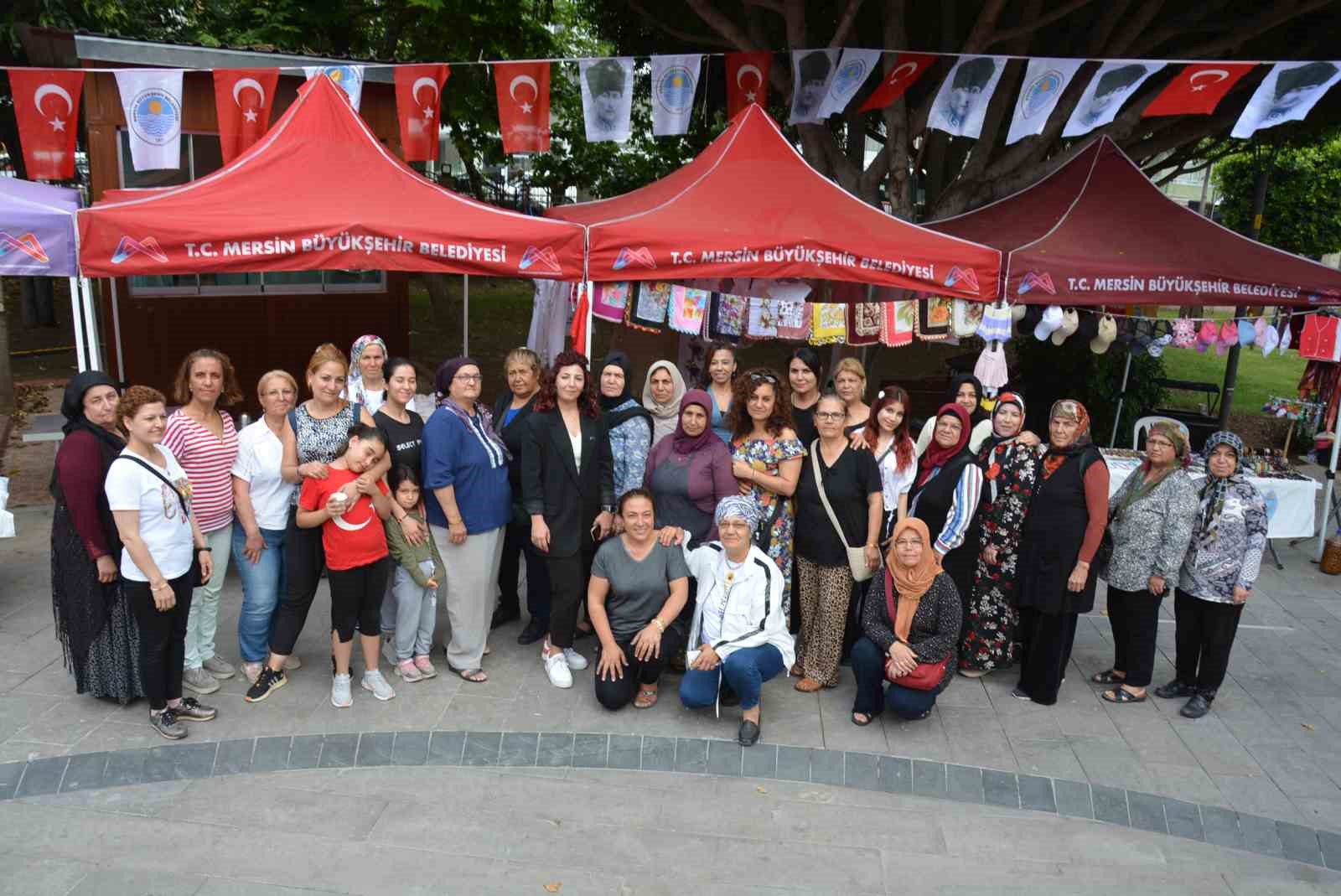 MERSİN BÜYÜKŞEHİR BELEDİYESİ, KENTİN BİRÇOK NOKTASINDA AÇTIĞI ÜRETİCİ KADIN STANTLARINI,