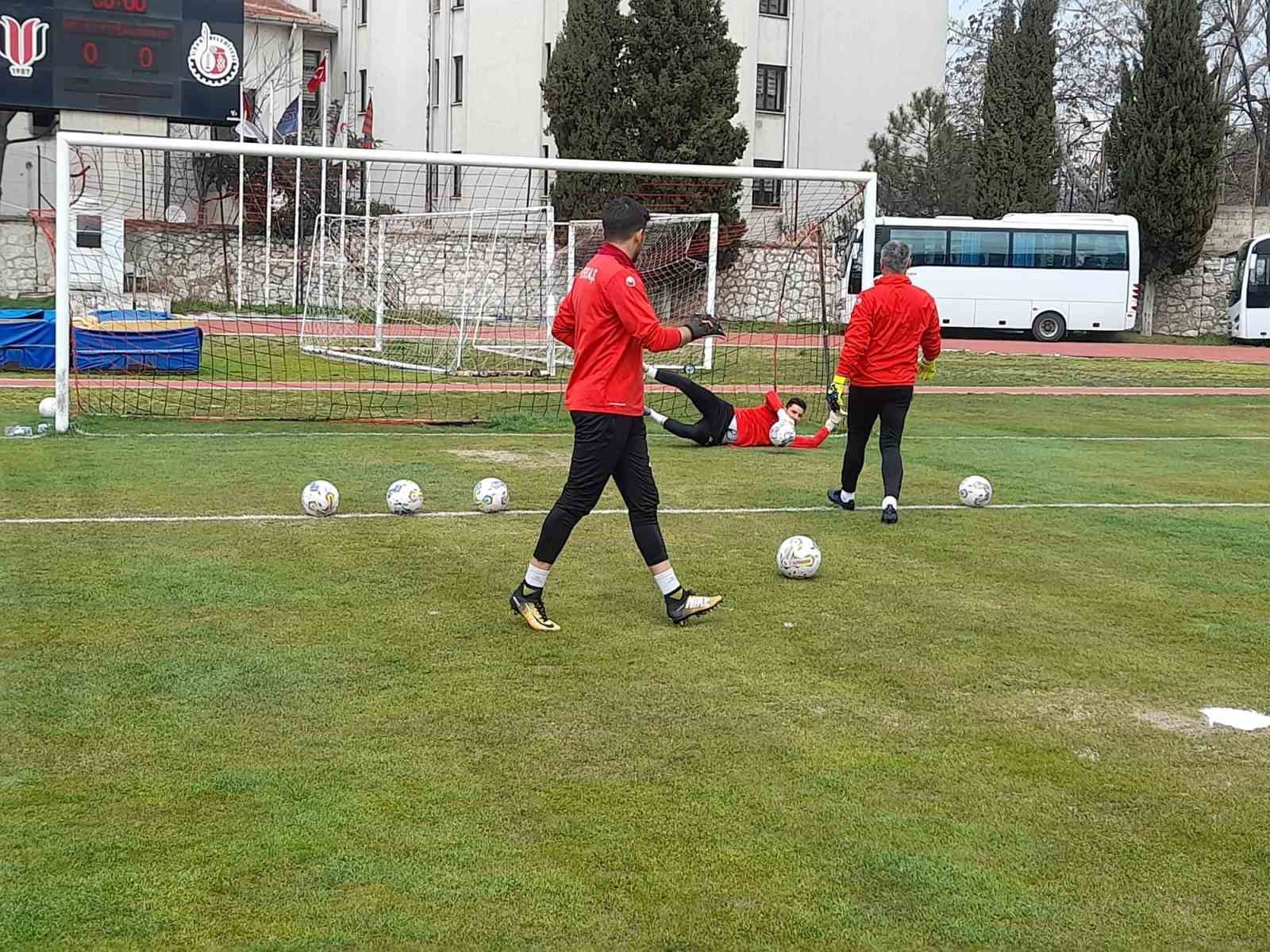 UŞAKSPOR 16 MAYIS GÜNÜ SAHASINDA KARŞILAŞACAĞI VANSPOR MAÇI HAZIRLIKLARINA DEVAM