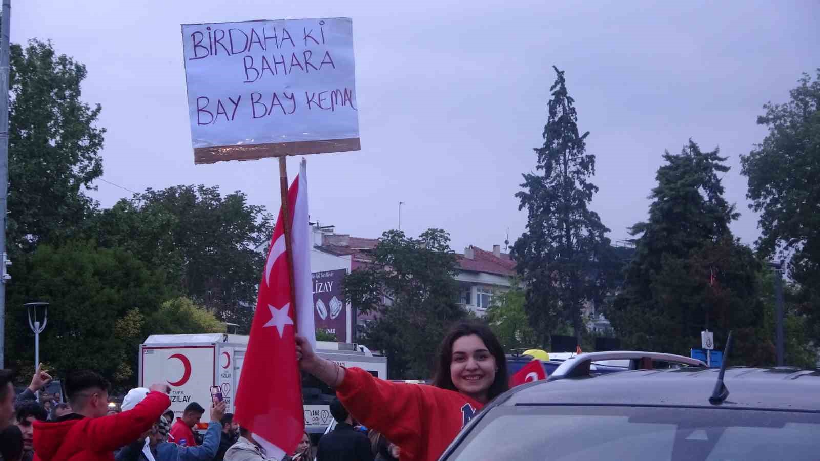 YAPILAN SEÇİMLERDE BİR KEZ DAHA CUMHURBAŞKANI SEÇİLEN RECEP TAYYİP ERDOĞAN
