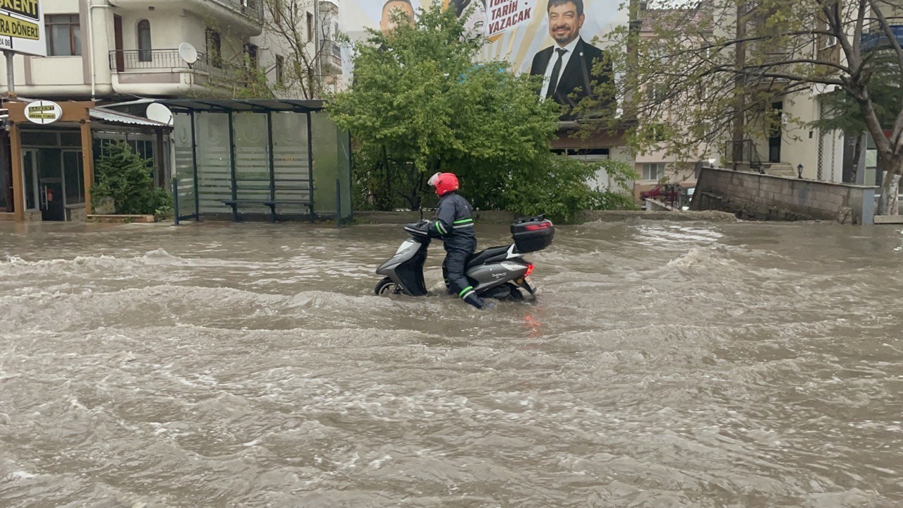 UŞAK’TA AKŞAM SAATLERİN BAŞLAYAN VE YAKLAŞIK OLARAK 2 SAAT ETKİSİNİ