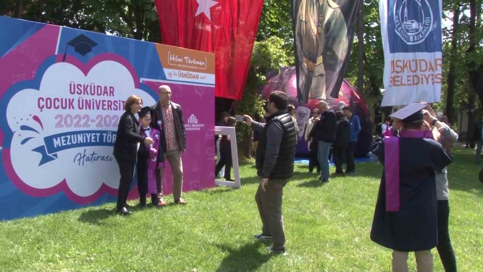 TÜRKİYE'DE TEK YÖK ONAYLI OLAN ÇOCUK ÜNİVERSİTESİ'NİN ÖĞRENCİLERİ, ÜSKÜDAR'DA MEZUNİYET