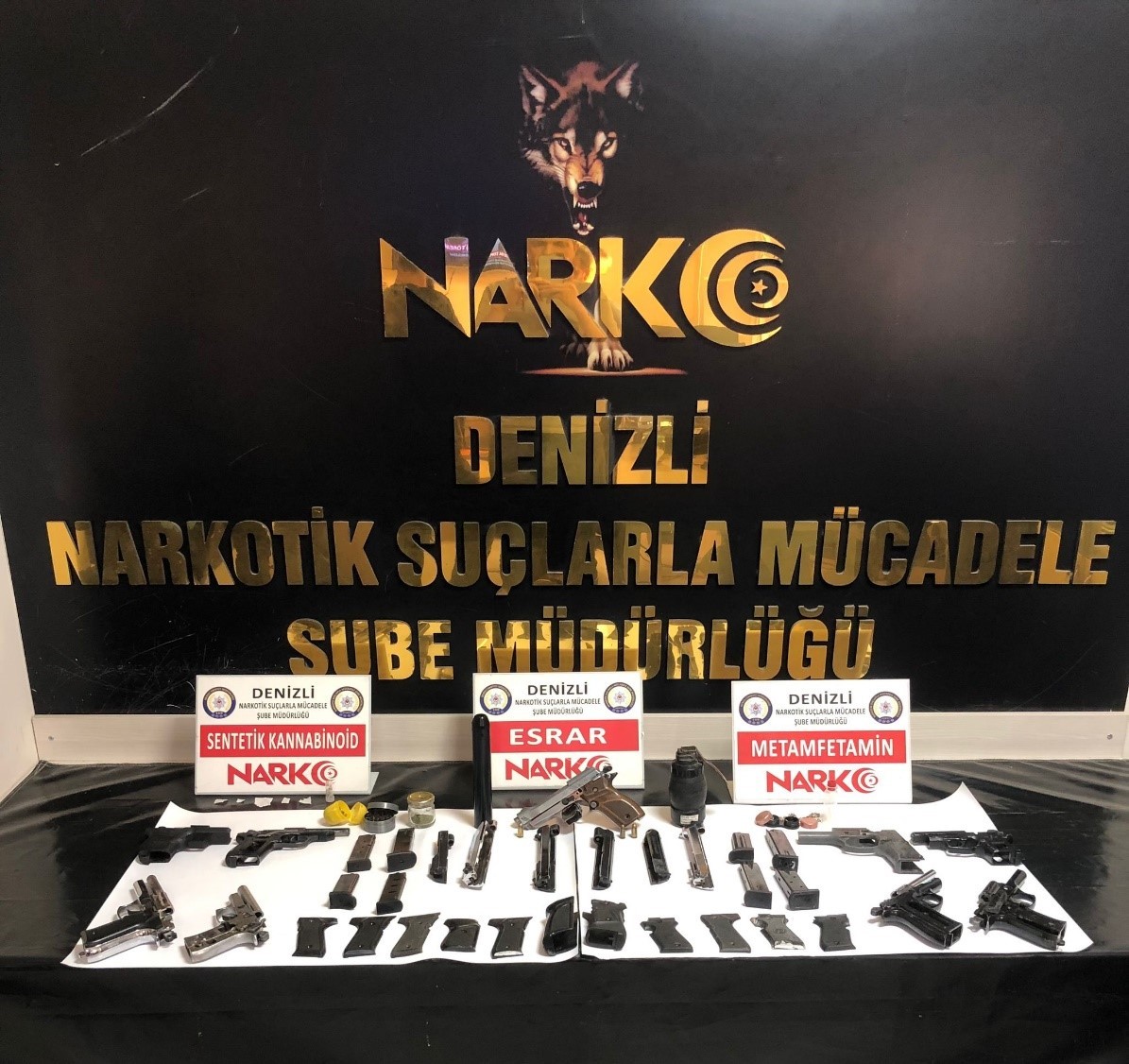 DENİZLİ'DE YAPILAN EŞ ZAMANLI OPERASYONLARDA TUTUKLANAN 15 ZEHİR TACİRİNDEN KİLOLARCA