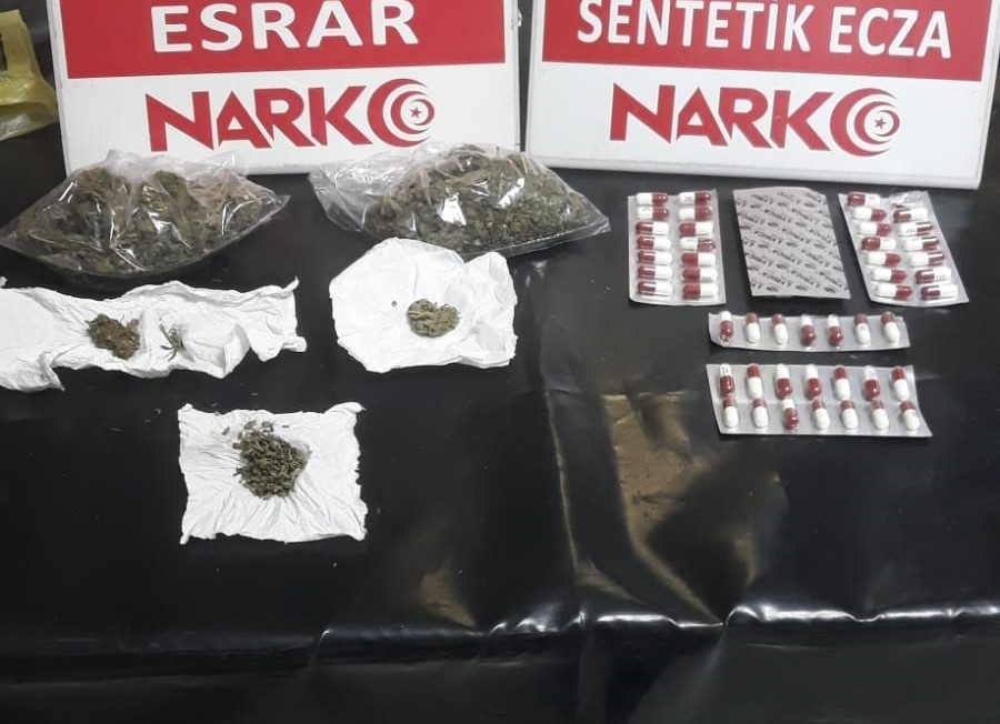 DENİZLİ'DE YAPILAN EŞ ZAMANLI OPERASYONLARDA TUTUKLANAN 8 ZEHİR TACİRİNDEN KİLOLARCA
