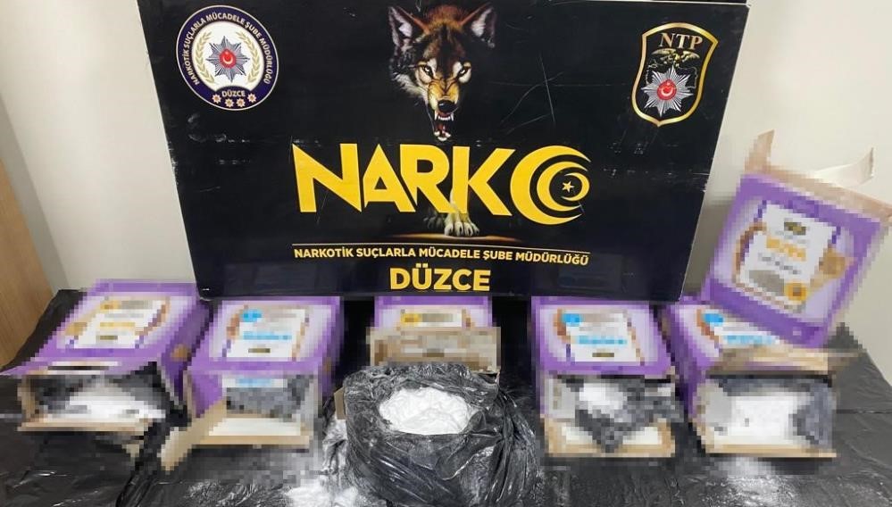 DÜZCE'DE YOLCU OTOBÜSÜNDE 2 YOLCUNUN VALİZİNDE 25 KİLO 248 GRAM