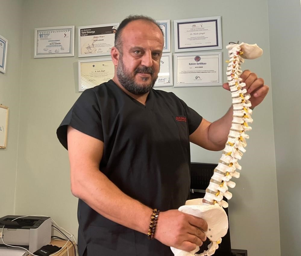 GÜNLÜK AKTİVİTEYİ KISITLAYAN VE VÜCUDUN HERHANGİ BİR EKLEM BÖLGESİNDE 3