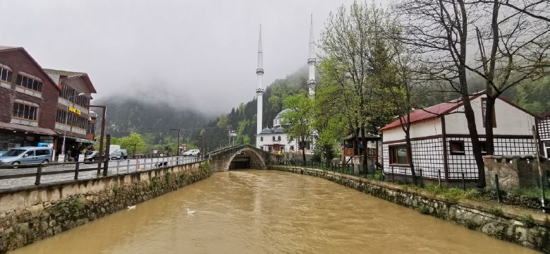 BÖLGEDE BİR HAFTADIR ETKİLİ OLAN YOĞUN YAĞMUR VE YAYLALARDAKİ KARLARIN