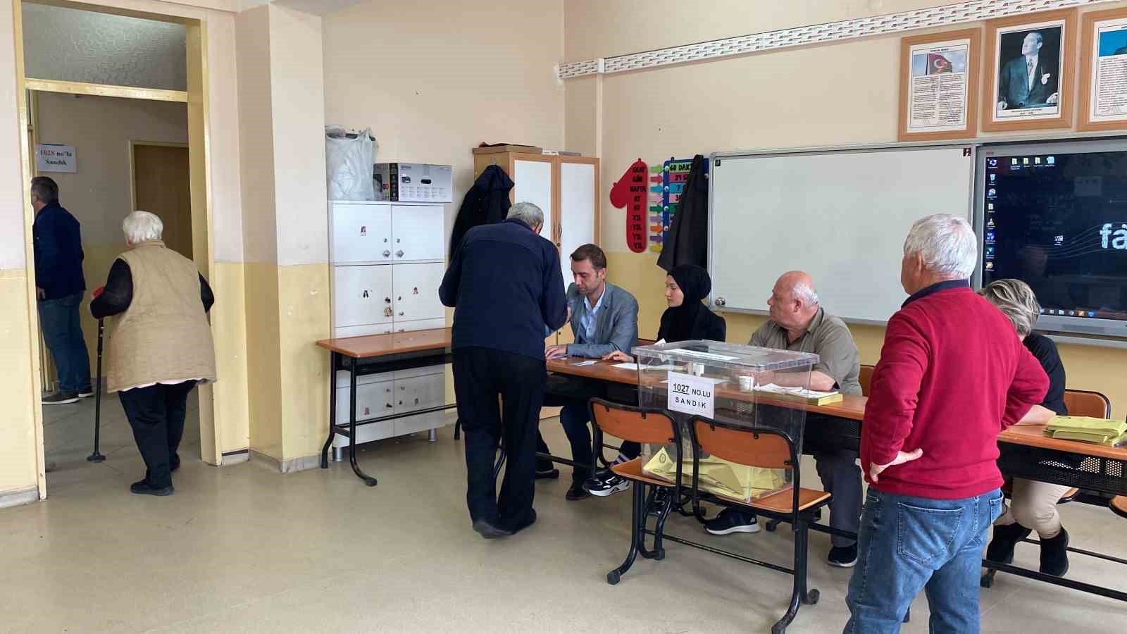 EDİRNE'NİN UZUNKÖPRÜ İLÇESİNDE OY VERME İŞLEMİ BAŞLADI.