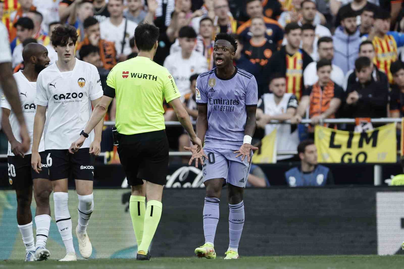İSPANYA LA LİGA EKİBİ VALENCİA'YA, REAL MADRİD MAÇINDA VİNİCİUS JR.'A