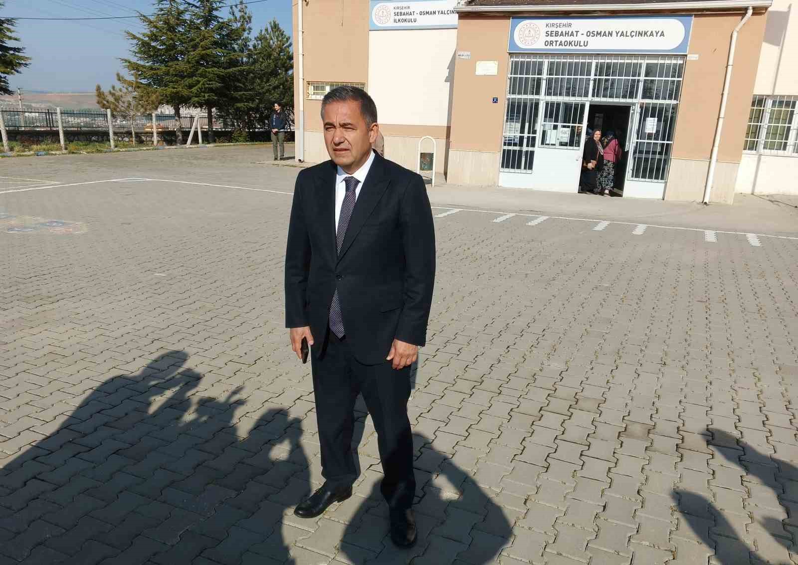 KIRŞEHİR VALİSİ METE BUHARA OYUNU KULLANDI