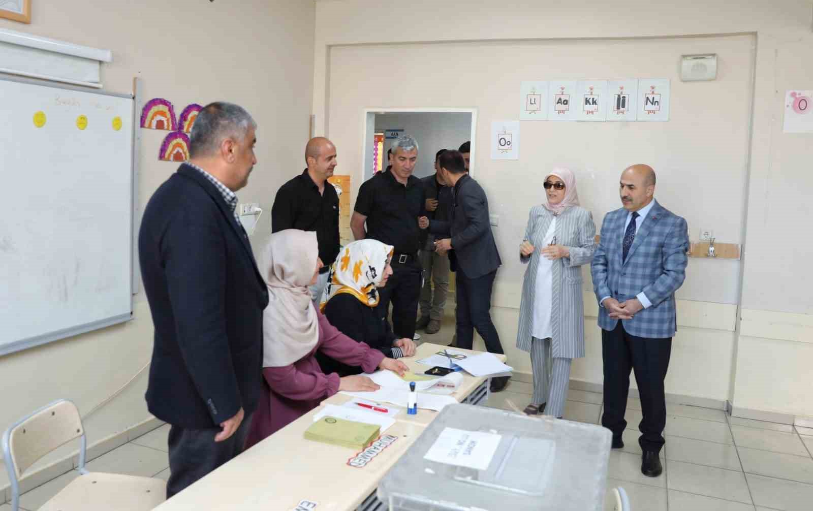 MARDİN VALİSİ MAHMUT DEMİRTAŞ, SABAH SAATLERİNDE OYUNU KULLANDI.