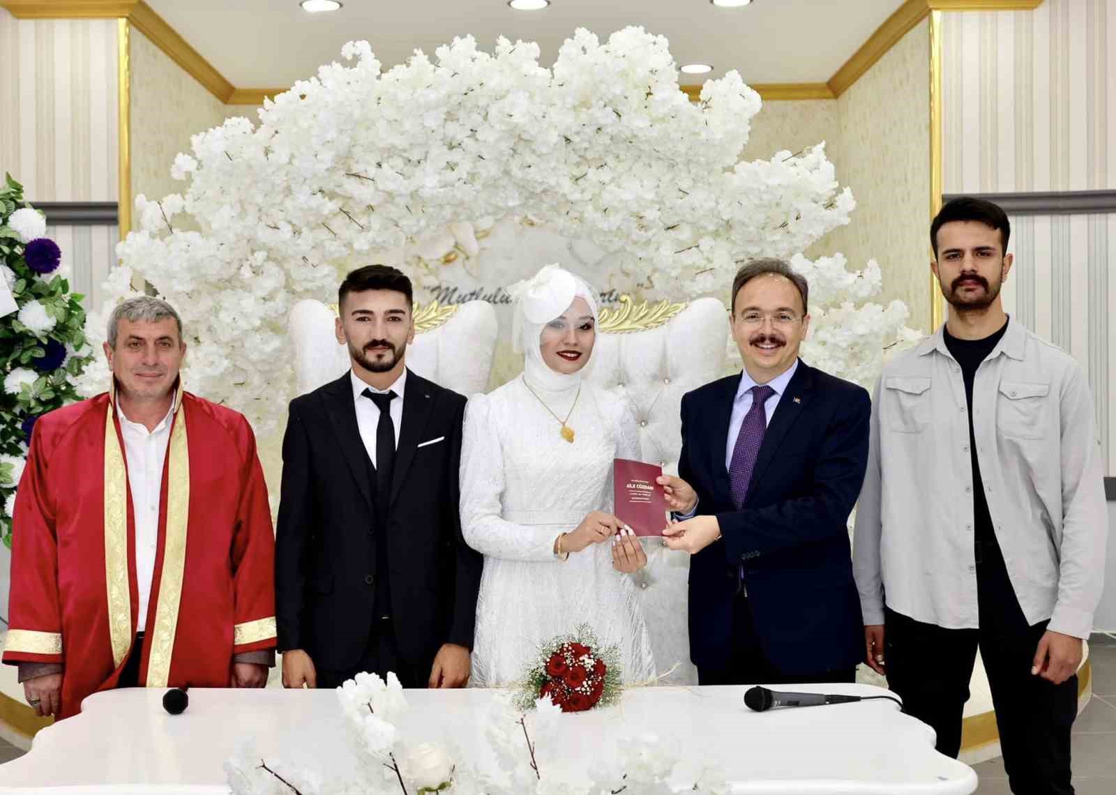 BİLECİK VALİSİ DR. KEMAL KIZILKAYA BÜYÜK DEPREM FELAKETİNDEN KURTULARAK KENTE