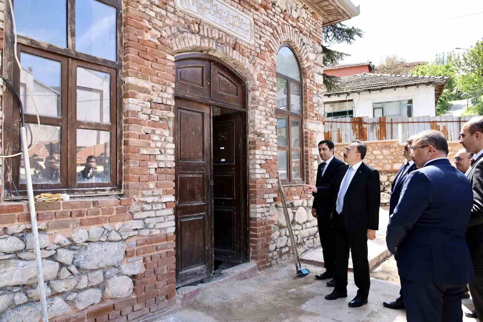 BİLECİK VALİSİ DR. KEMAL KIZILKAYA KUYULU MESCİT’TE DEVAM EDEN ÇALIŞMALARI