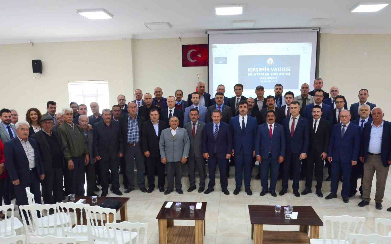 VALİ METE BUHARA, AKÇAKENT VE ÇİÇEKDAĞI'NDA MUHTARLARI DİNLEDİ