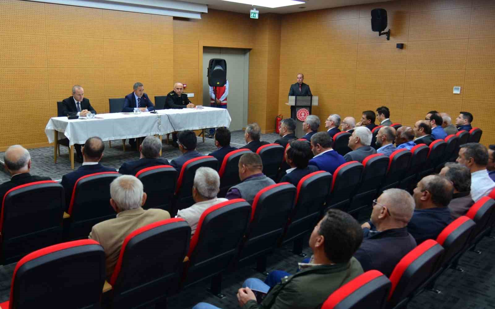 VALİ METE BUHARA MUHTARLARI DİNLEDİ