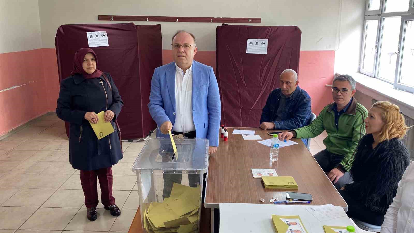 ZONGULDAK ZONGULDAK VALİSİ MUSTAFA TUTULMAZ EŞİ FATMA TUTULMAZ İLE BİRLİKTE