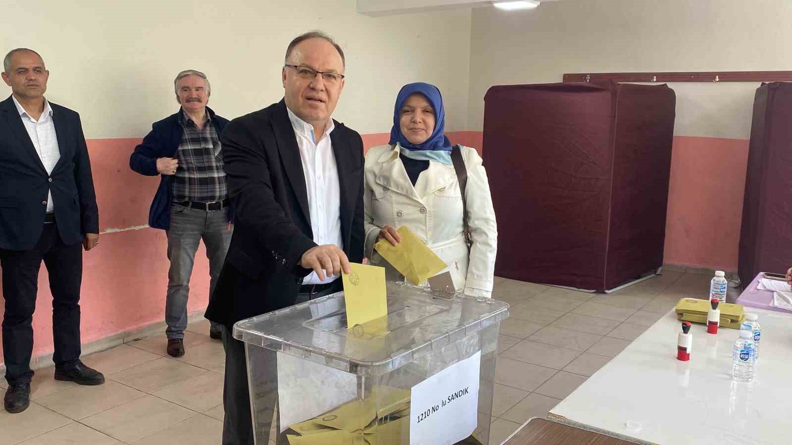 ZONGULDAK ZONGULDAK VALİSİ MUSTAFA TUTULMAZ EŞİ FATMA TUTULMAZ İLE BİRLİKTE