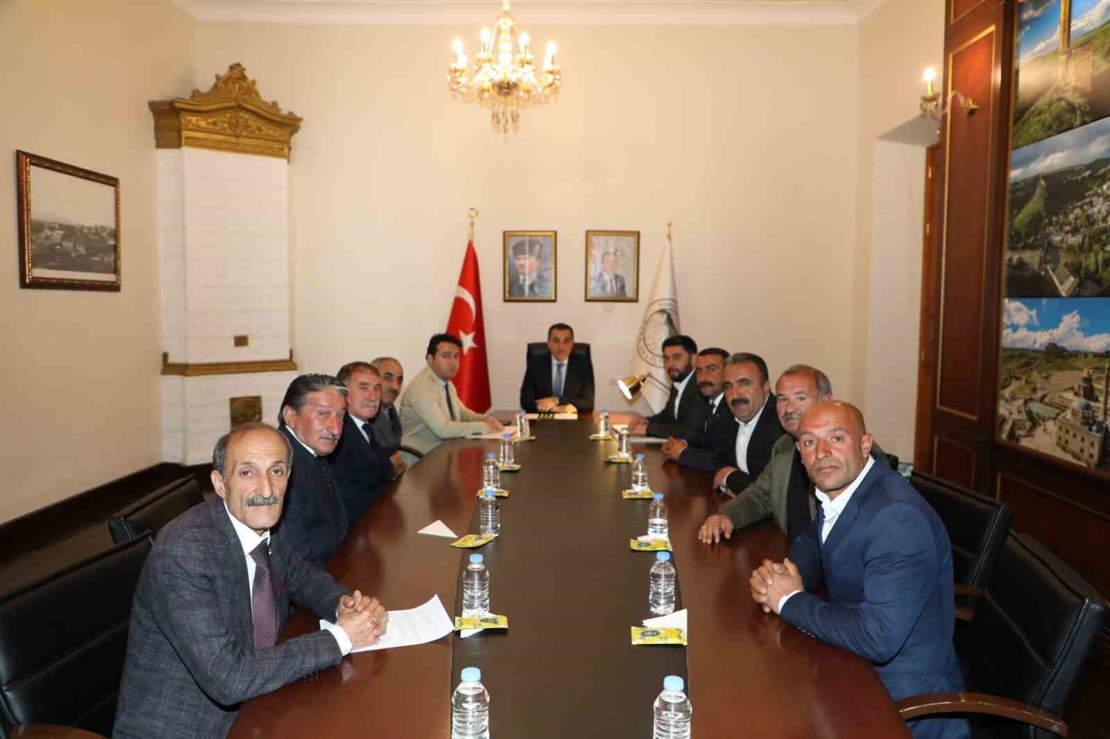 KARS VALİSİ VE BELEDİYE BAŞKAN VEKİLİ TÜRKER ÖKSÜZ’ÜN MUHTARLARLA BULUŞMALARI