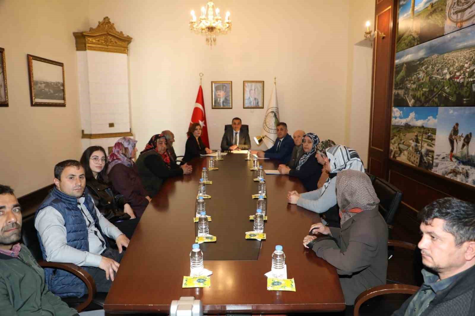 VALİ ÖKSÜZ, VATANDAŞLARLA BİR ARAYA GELDİ(KARS-İHA)