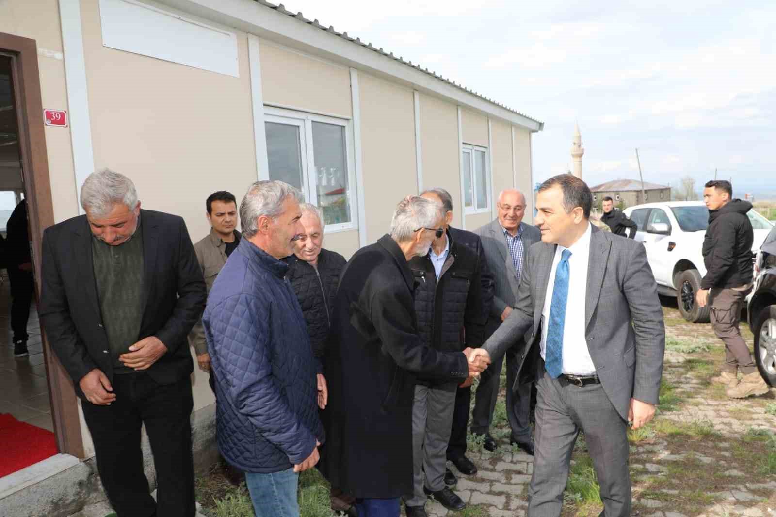 VALİ ÖKSÜZ’ÜN KÖY ZİYARETLERİ DEVAM EDİYOR(KARS-İHA)