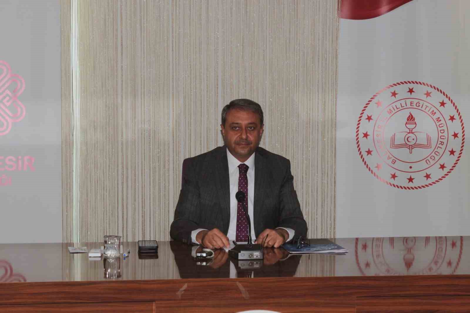 Vali Şıldak’dan eğitim değerlendirmesi VALİ HASAN ŞILDAK İL EĞİTİM DEĞERLENDİRME TOPLANTISI’NIN ARDINDAN GAZETECİLERE YAPTIĞI