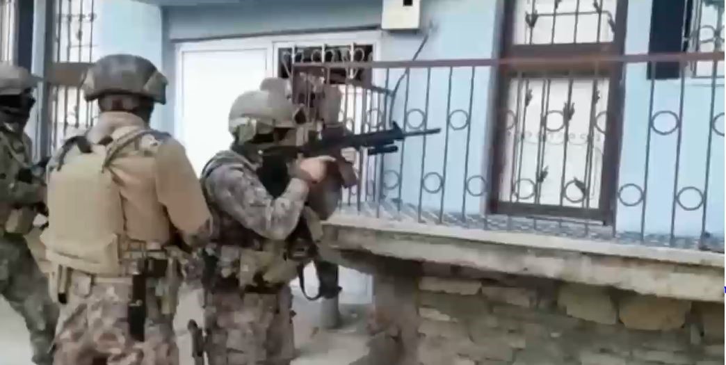 VAN’DA “GÖÇMEN KAÇAKÇILIĞI VE İNSAN TİCARETİ” YAPTIĞI TESPİT EDİLEN ŞAHISLARA
