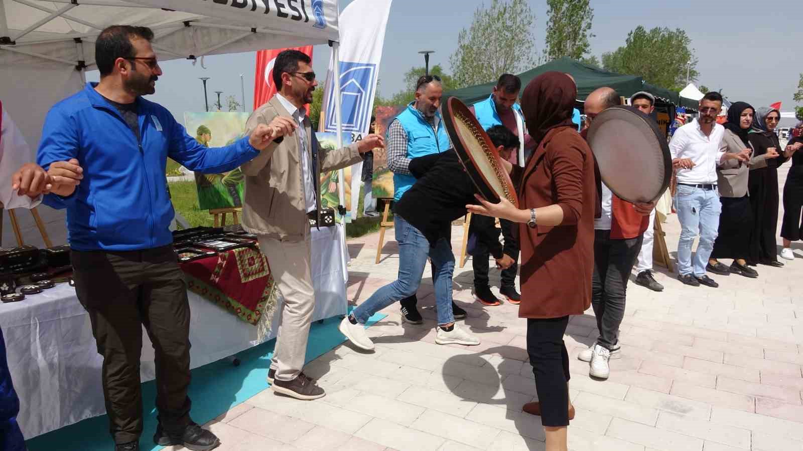 VAN'DA 19 MAYIS ATATÜRK'Ü ANMA, GENÇLİK VE SPOR BAYRAMI COŞKUYLA