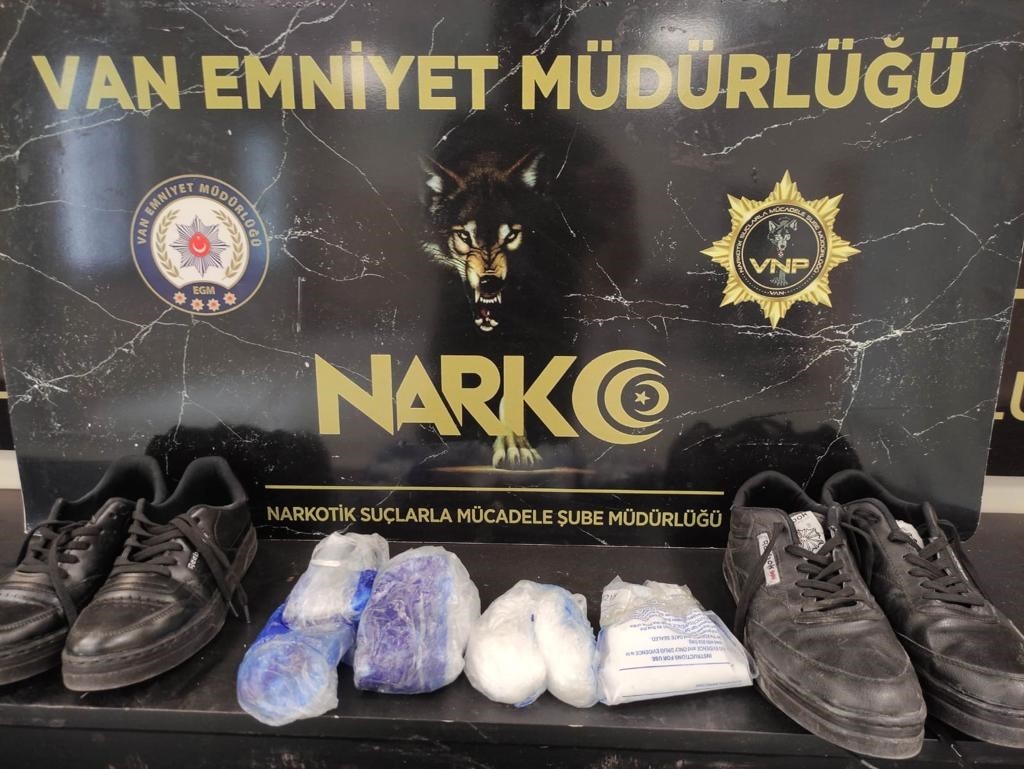VAN’DA POLİS EKİPLERİNCE YAPILAN ÇALIŞMALAR SONUCUNDA 2 KİLO 115 GRAM