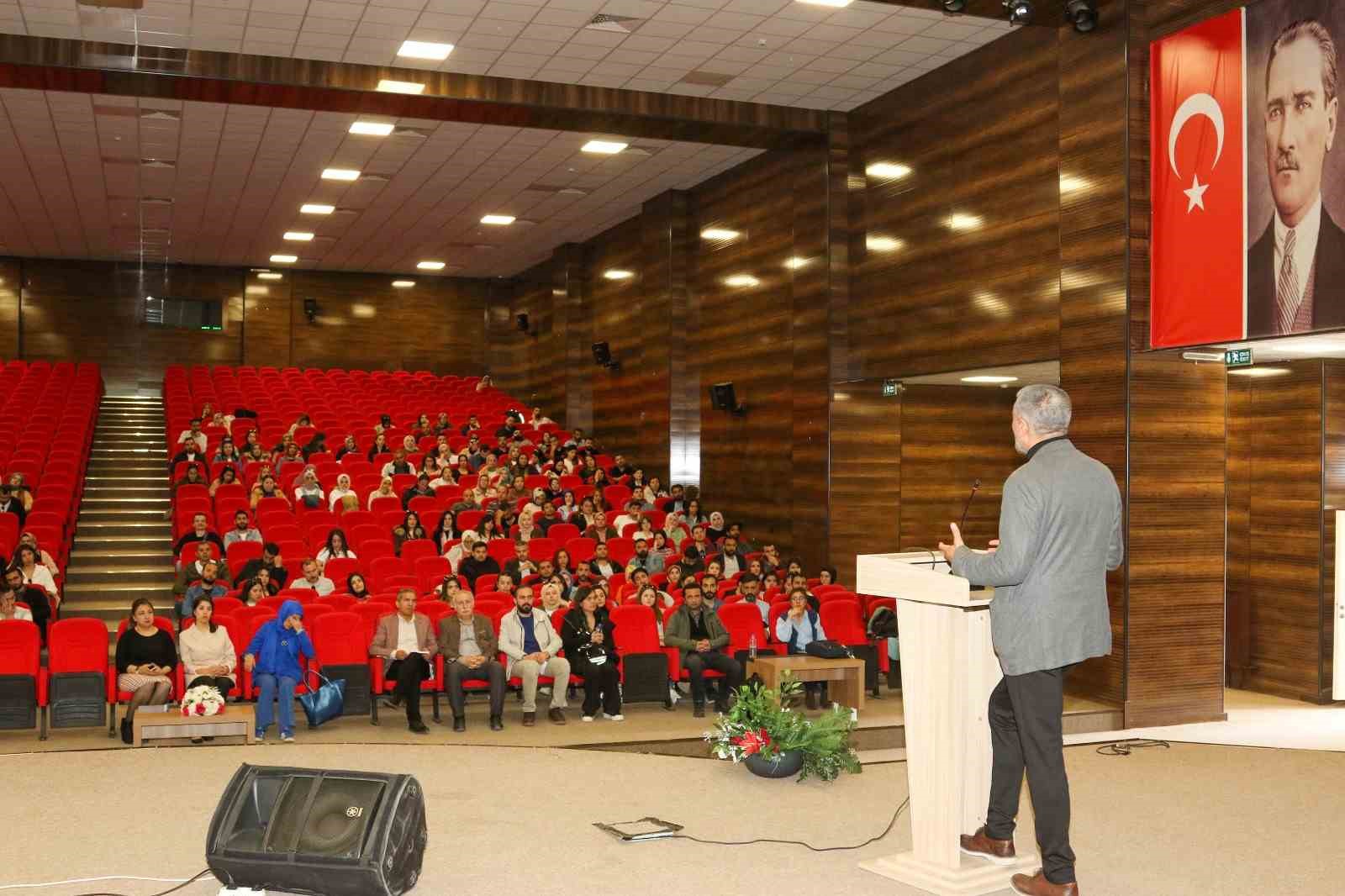 VAN VALİLİĞİ, BÜYÜKŞEHİR BELEDİYESİ VE YYÜ TARAFINDAN BAŞLATILAN “AİLE AKADEMİSİ”