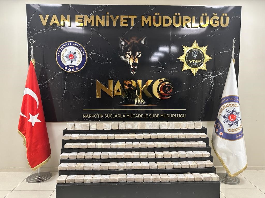 VAN’DA POLİS EKİPLERİNCE YÜRÜTÜLEN ÇALIŞMALAR SONUCUNDA BİR HAFTADA 401 KİLO