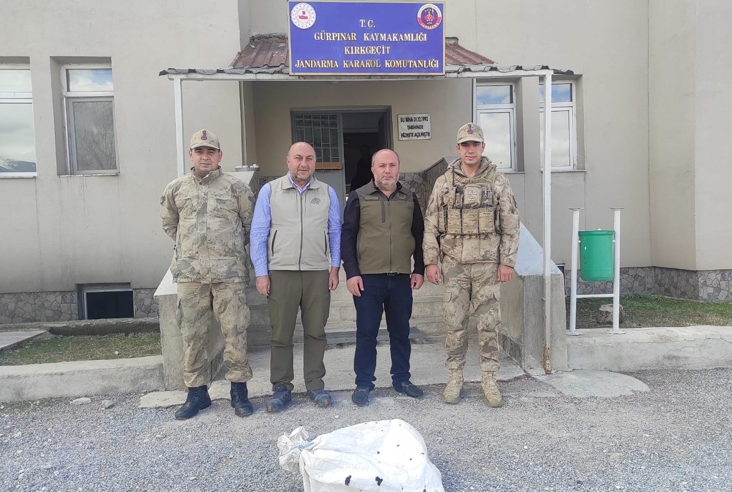 VAN’IN GÜRPINAR İLÇESİNDE KAFES AVCILIĞI YAPAN 1 KİŞİ, AVLADIĞI 2