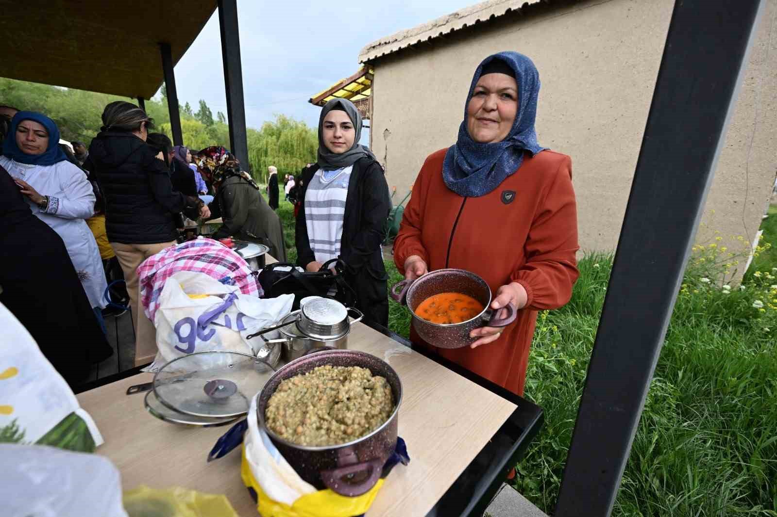 VAN  İL KÜLTÜR VE TURİZM MÜDÜRLÜĞÜ TARAFINDAN GASTRONOMİ TURİZMİNE