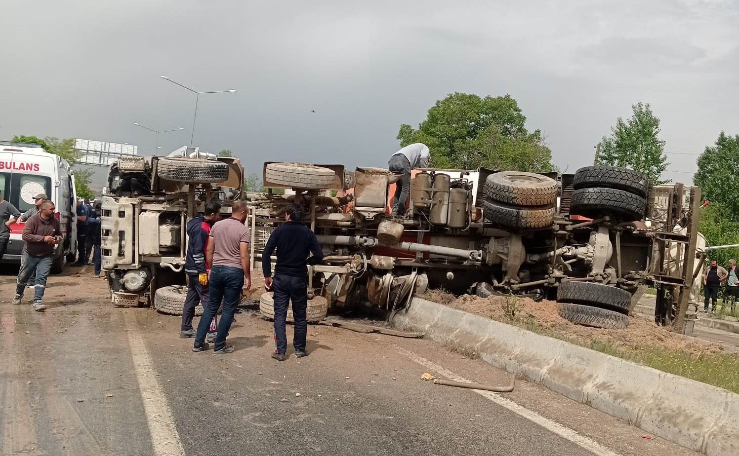 VAN'IN GÜRPINAR İLÇESİNDE MEYDANA GELEN TRAFİK KAZASINDA 1 KİŞİ YARALANDI.