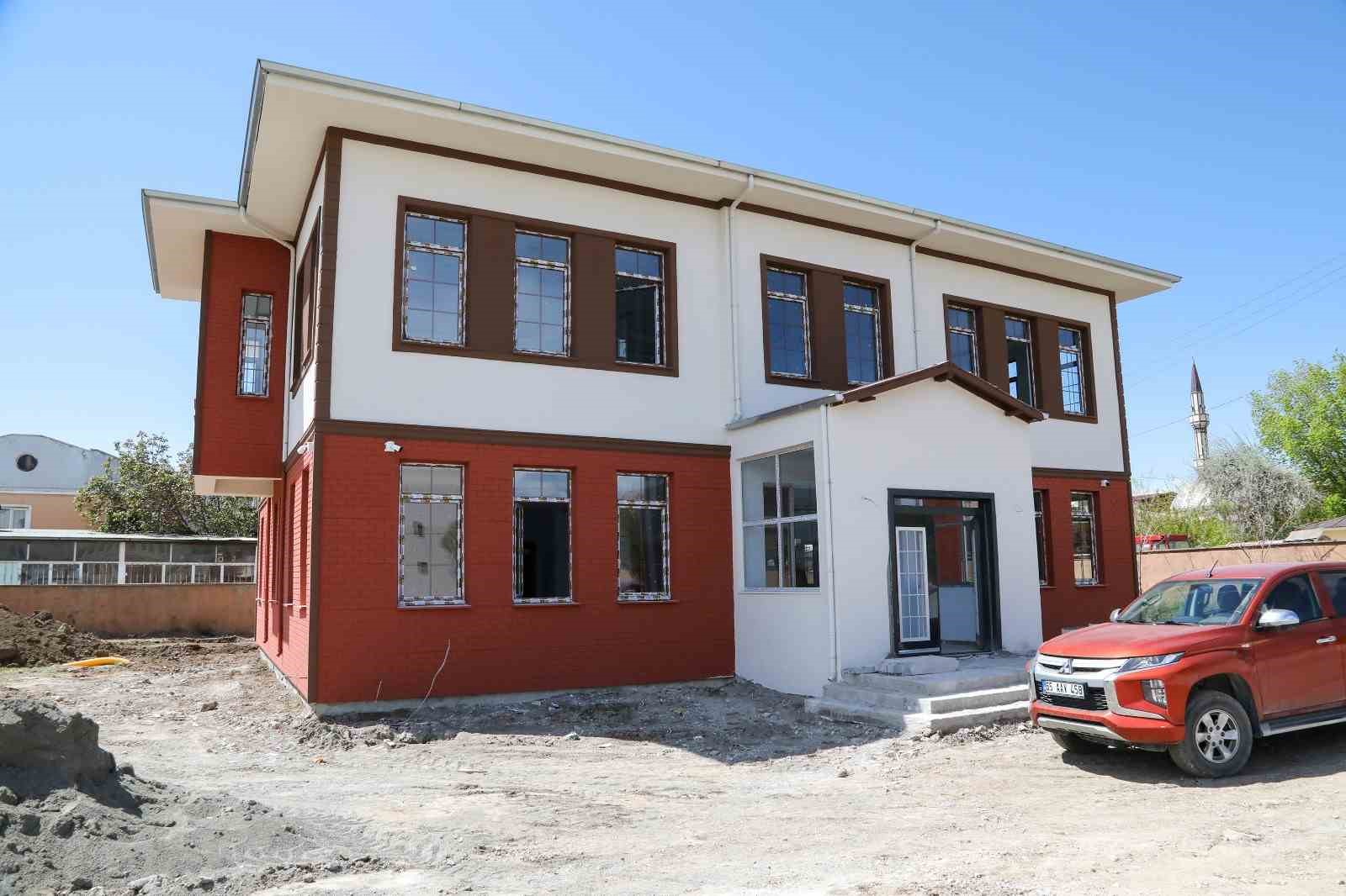 VAN BÜYÜKŞEHİR BELEDİYESİ, OKUMA KÜLTÜRÜNE KATKI SUNMAK VE ÇOCUKLARIN İYİ