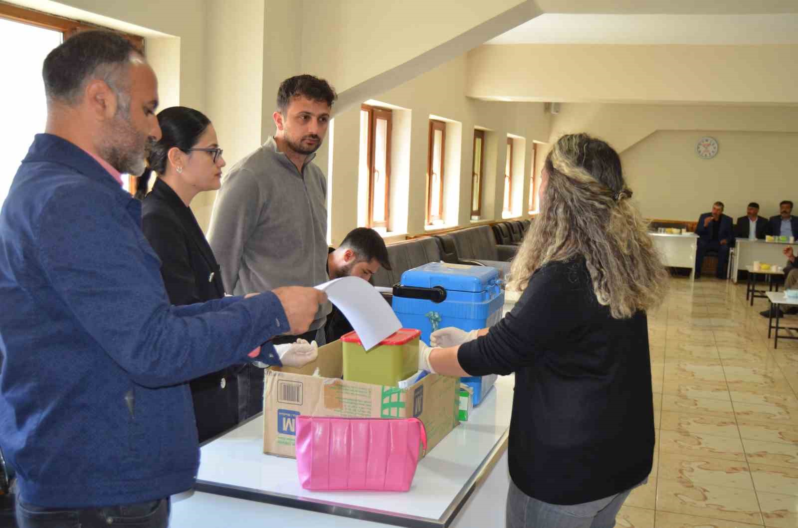 MUŞ’UN VARTO MÜFTÜLÜĞÜ BÜNYESİNDE BU YIL HACCA GİDECEK OLAN 33
