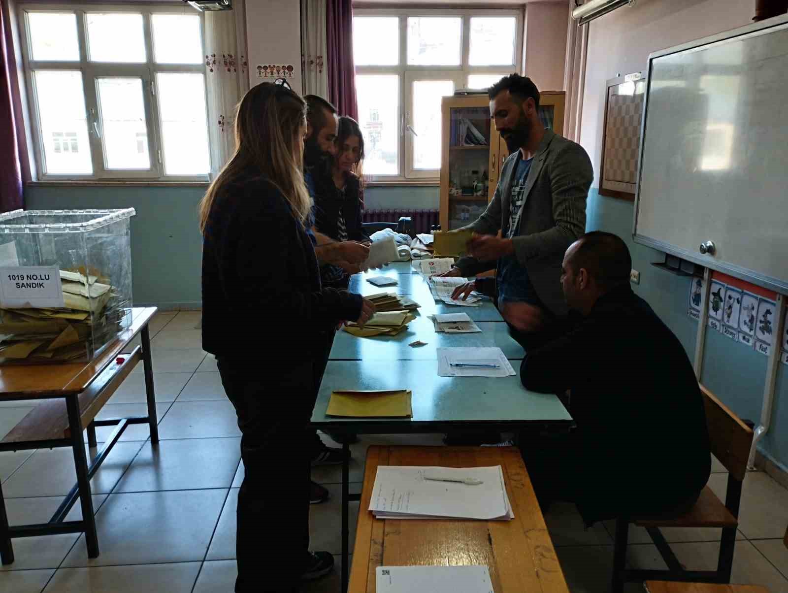 MUŞ'UN VARTO İLÇESİNDE CUMHURBAŞKANLIĞI 2. TUR SEÇİMİ OY VERME İŞLEMİ