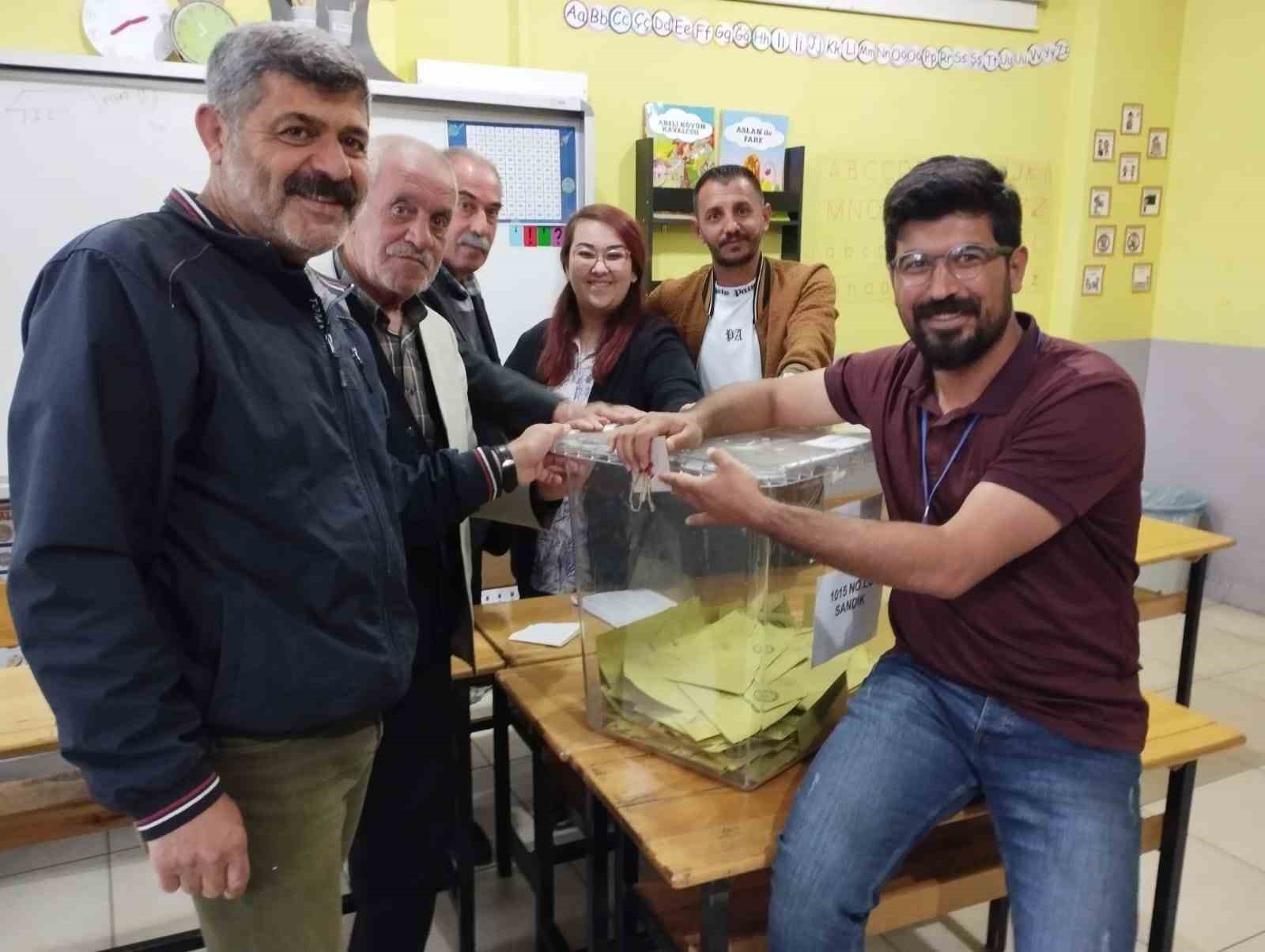 MUŞ'UN VARTO İLÇESİNDE OY KULLANMA İŞLEMİ SONA ERERKEN, OY SAYIMI