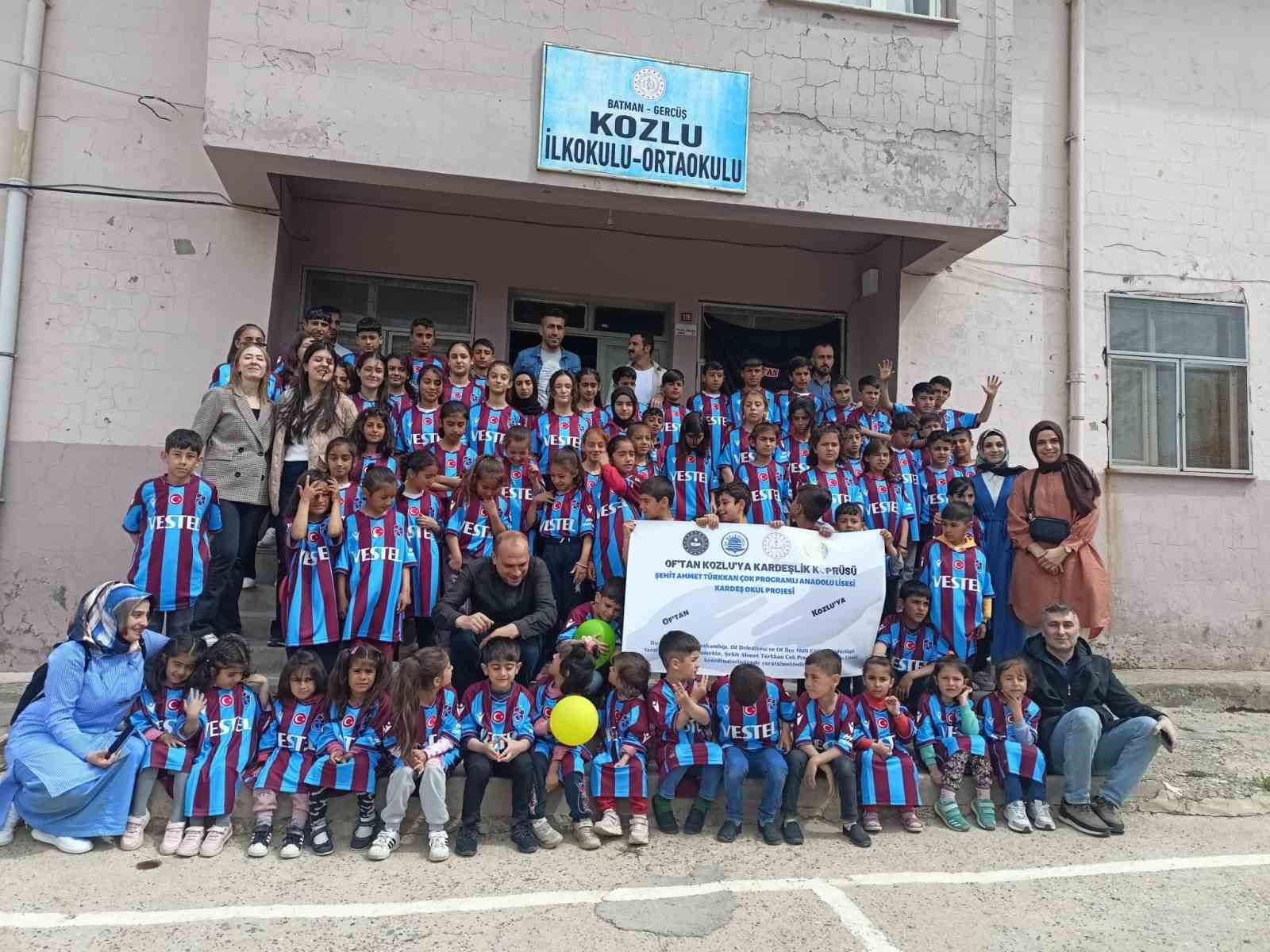 YILLAR ÖNCE İSTANBUL’DA ÜCRETLİ ÖĞRETMENLİK YAPAN YAKIN ARKADAŞ İKİ ÖĞRETMENİN