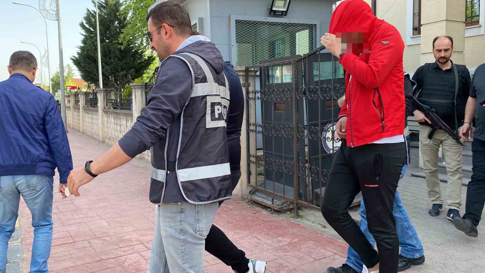 SAKARYA'NIN ADAPAZARI İLÇESİNDE BOŞ ARAZİDE ÖLÜ BULUNAN İLAHİYAT FAKÜLTESİ ÖĞRENCİSİ