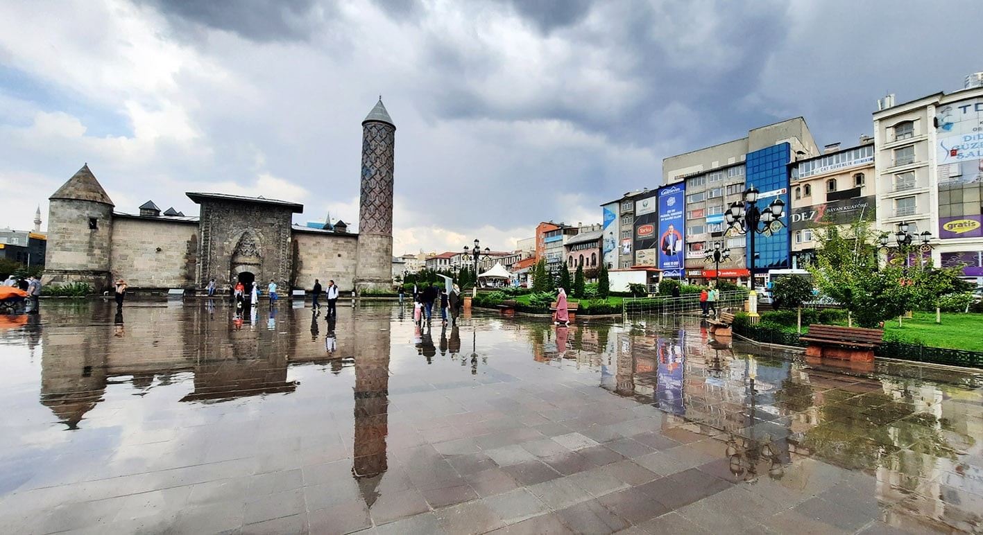 BU GÜNLERDE ÖZELLİKLE ÜLKEMİZİN DOĞU İLLERİ BİR GÜNDE NEREDEYSE DÖRT