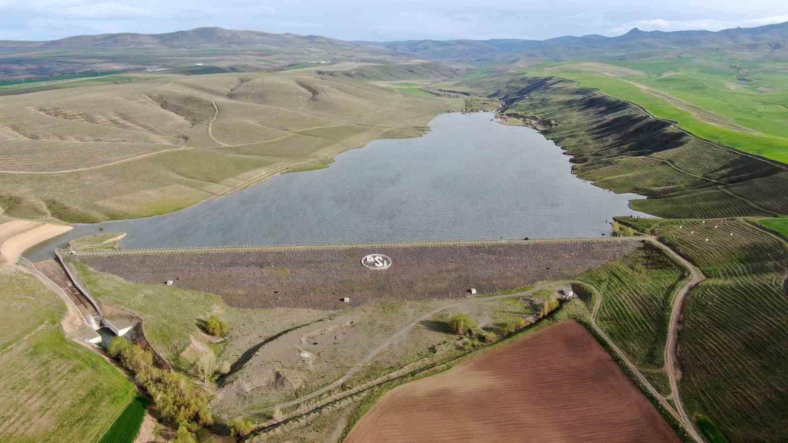 SİVAS’TA TARIMSAL FAALİYETLER İÇİN OLUŞTURULAN GÖLET KAR VE YAĞMUR SULARIYLA