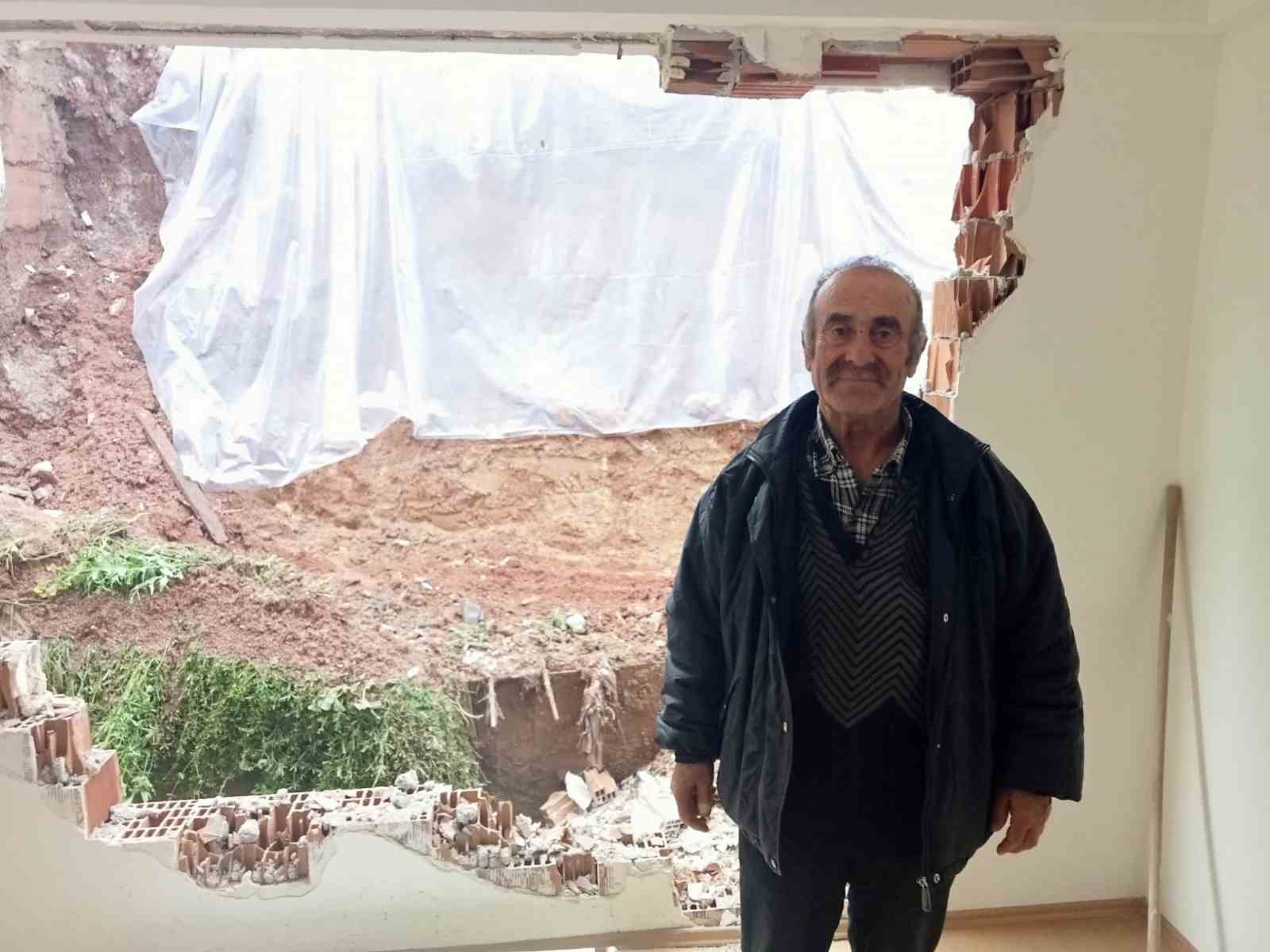 ANKARA’DA MEYDANA GELEN SAĞANAK SEBEBİYLE YIKILAN İSTİNAT DUVARI, BİR APARTMAN