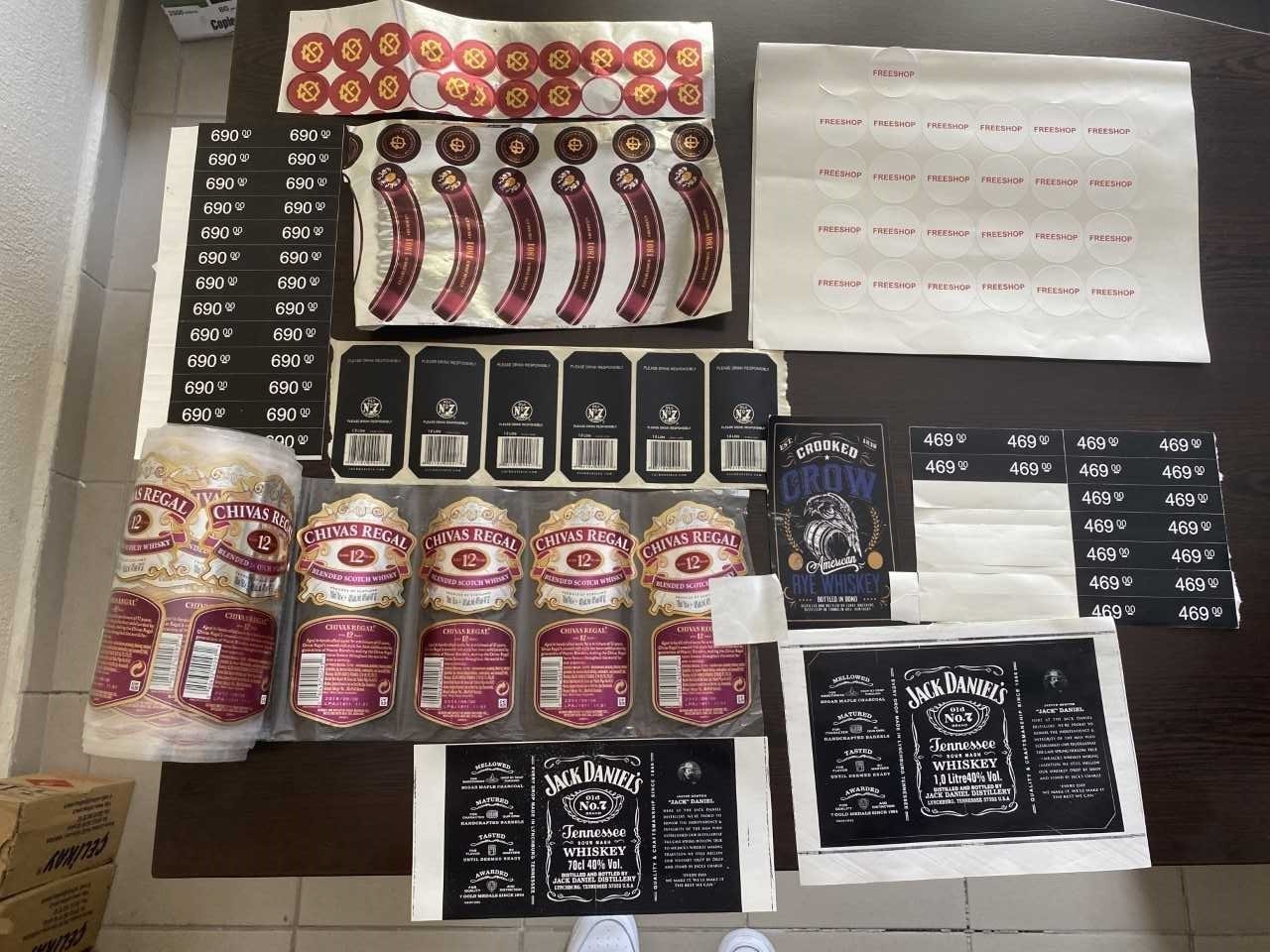 DENİZLİ’DE EMNİYET EKİPLERİNİN KAÇAK-SAHTE ALKOL SATIŞI YAPANLARA YÖNELİK DÜZENLEDİĞİ OPERASYONDA,