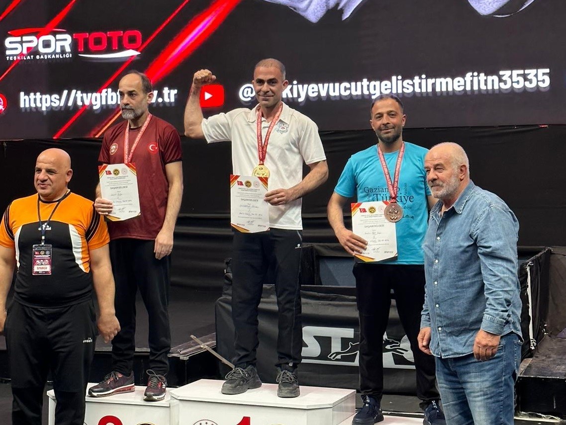 YALOVA BELEDİYESPOR KULÜBÜ SPORCULARI KADİR OTURAKÇI VE UMUT ER TÜRKİYE