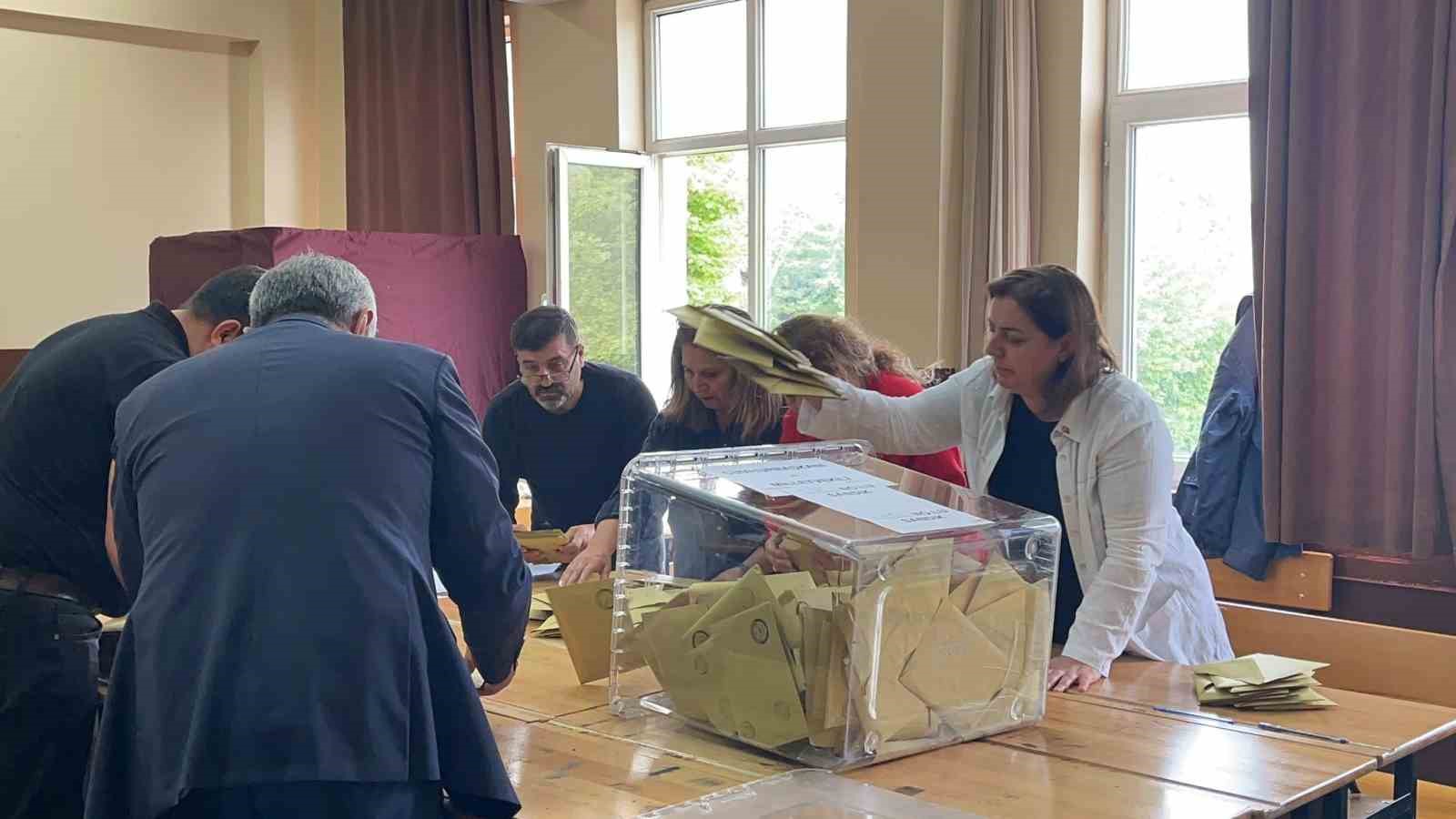 YALOVA’DA CUMHURBAŞKANI VE 28. DÖNEM MİLLETVEKİLİ SEÇİMLERİ İÇİN SAAT 17.00