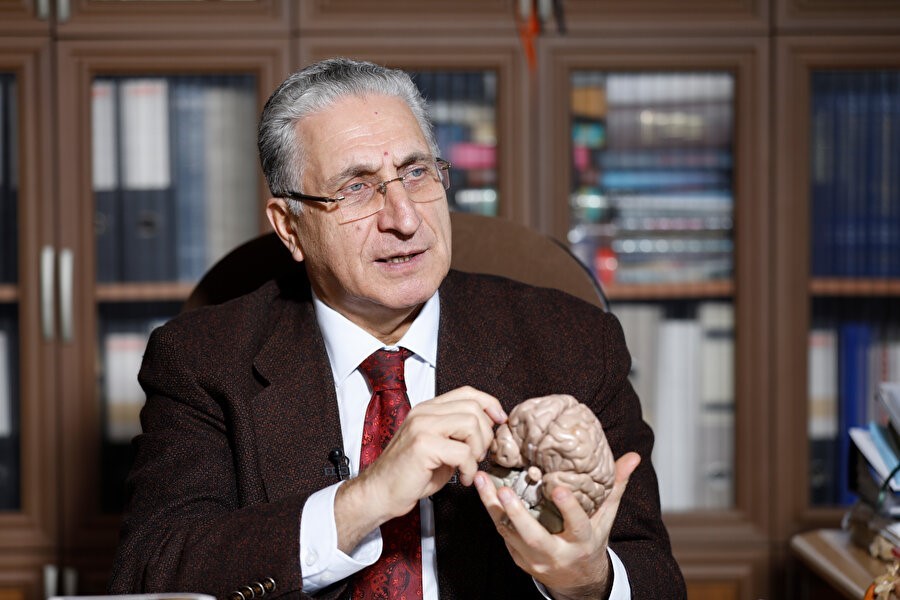 PROF. DR. İSMAİL HAKKI AYDIN, DÜNYADA İLK KEZ YAPAY ZEKA